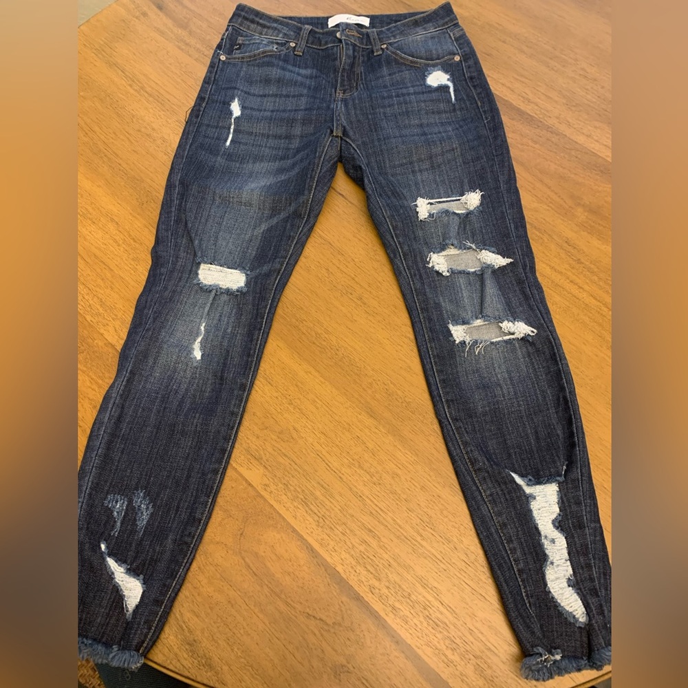 KanCan Size 7/27 Distressed Skinnies